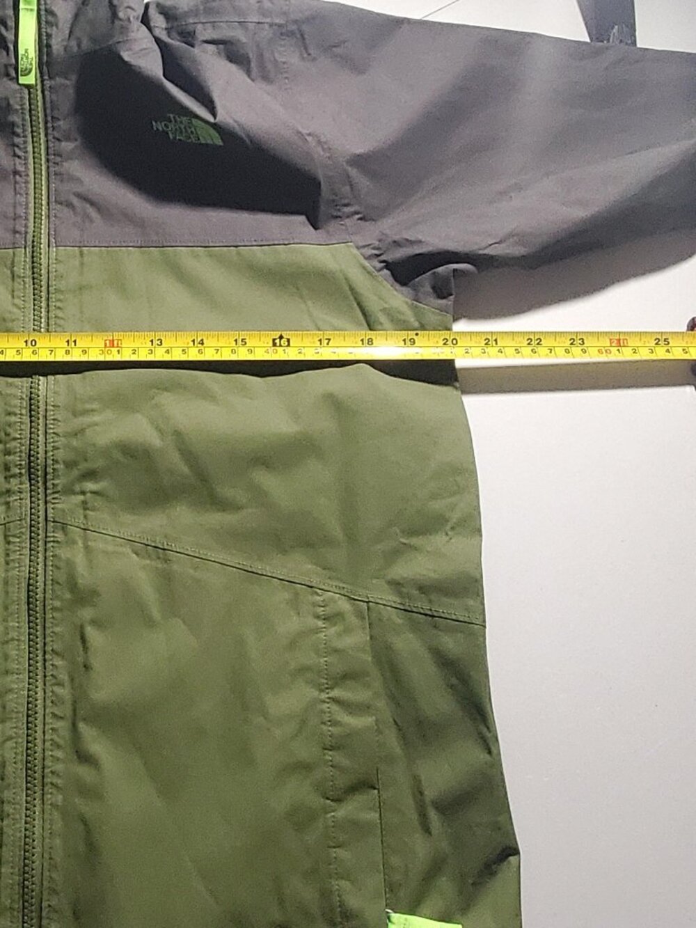 The North Face DryVent Rain Jacket Boys Sz L (14/16) - Picture 7 of 16